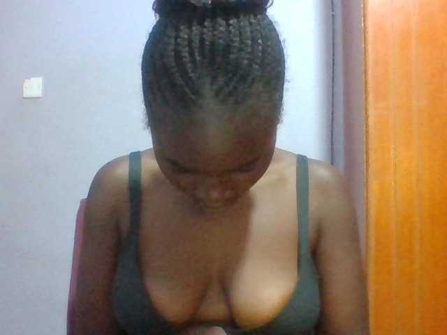Sexie-ass live cam on BongaCams