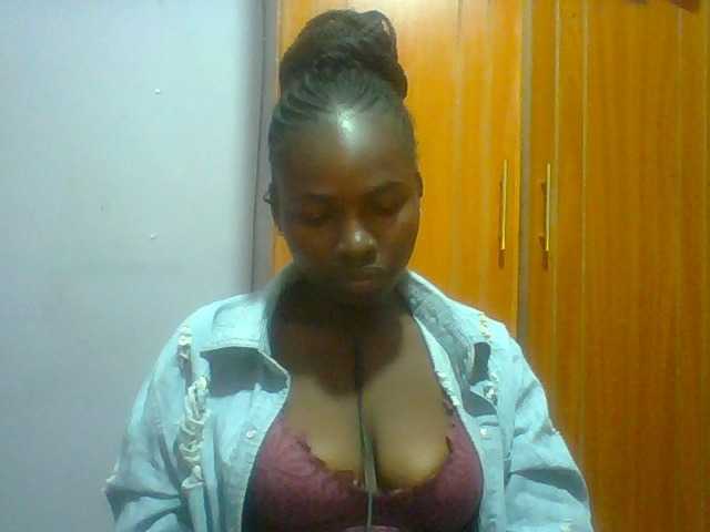 Sexie-ass live cam on BongaCams