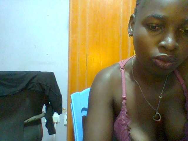 Sexie-ass live cam on BongaCams
