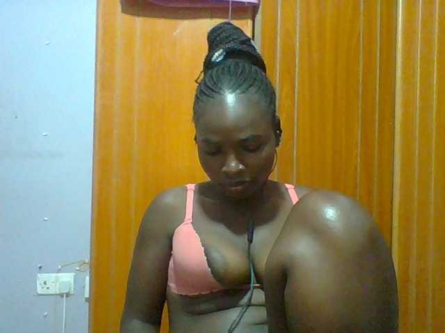 Sexie-ass live cam on BongaCams