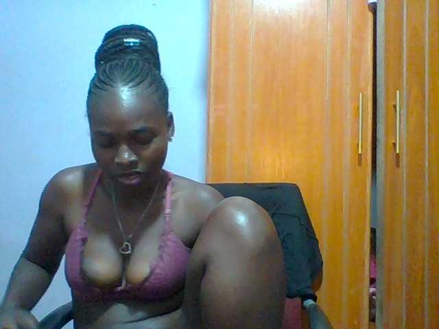 Sexie-ass live cam on BongaCams