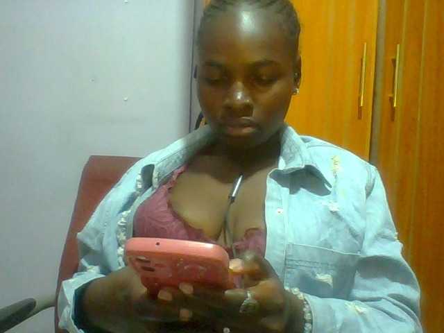 Sexie-ass live cam on BongaCams