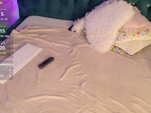 GoldenGoddess44 live cam on BongaCams
