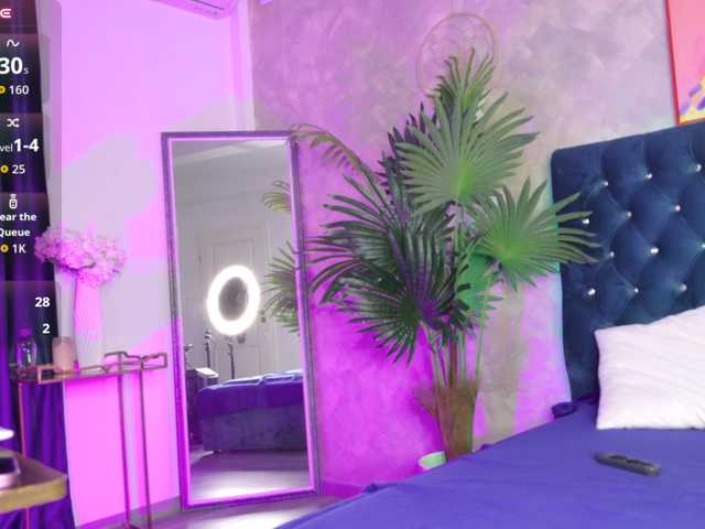 GoldenGoddess44 live cam preview