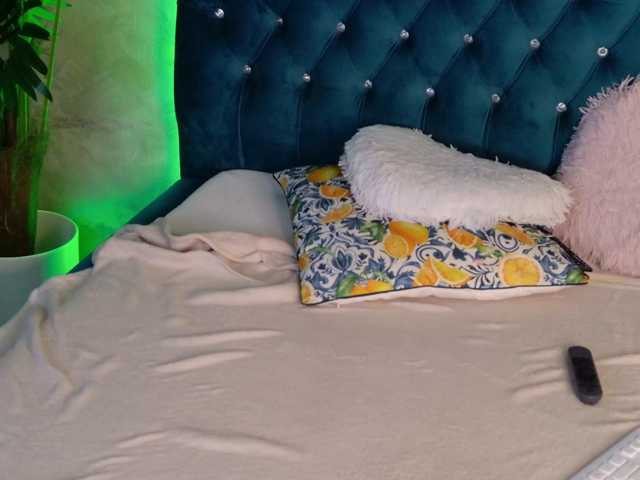 GoldenGoddess44 live cam preview