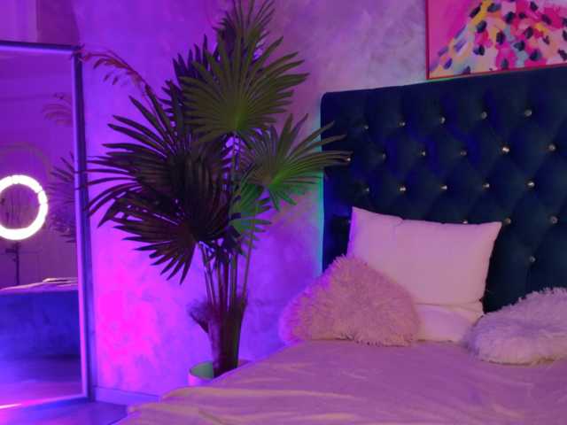 GoldenGoddess44 live cam on BongaCams
