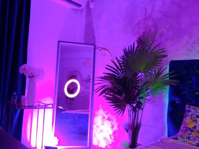 GoldenGoddess44, en directo ahora en BongaCams