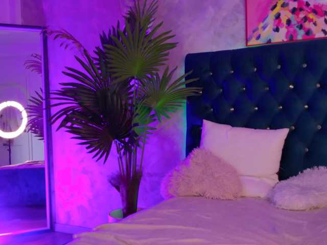 GoldenGoddess44 live cam on BongaCams