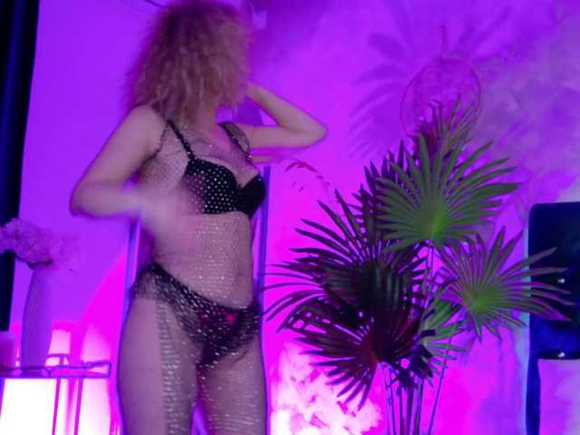 GoldenGoddess44 live cam on BongaCams