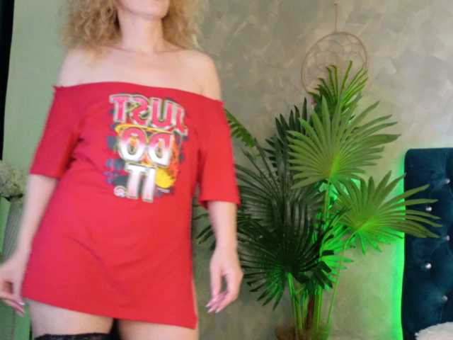 GoldenGoddess44 live cam preview