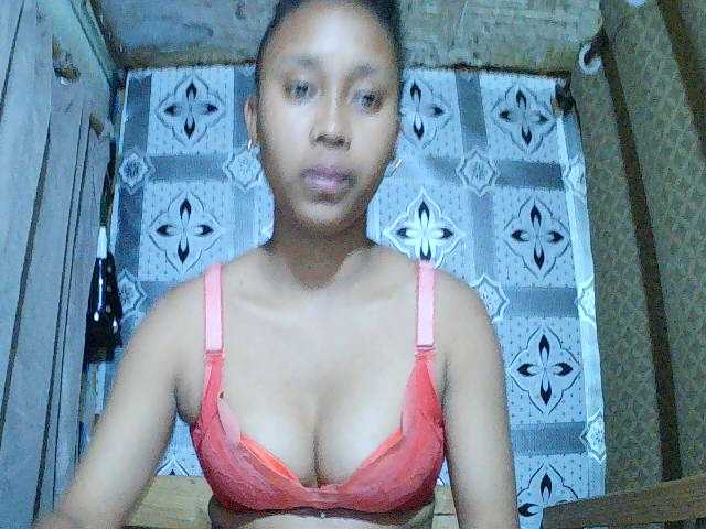 Mariah-008 webcam