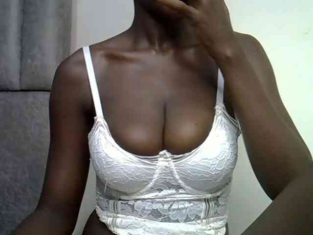 SexySlimEbony webcam