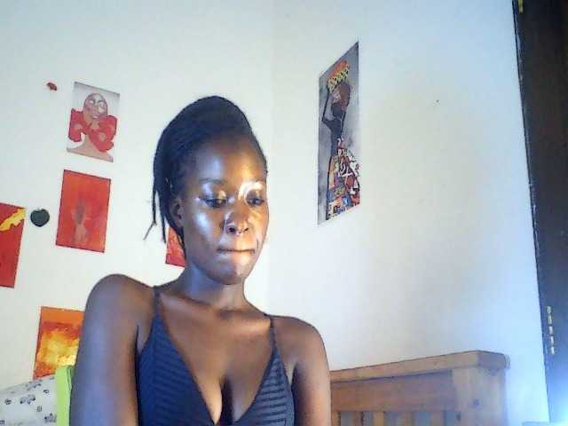 Daisyi live cam on BongaCams