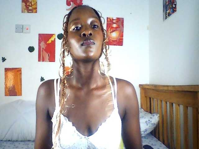 Daisyi live cam on BongaCams
