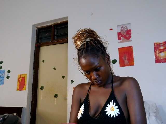 Daisyi, live now on BongaCams