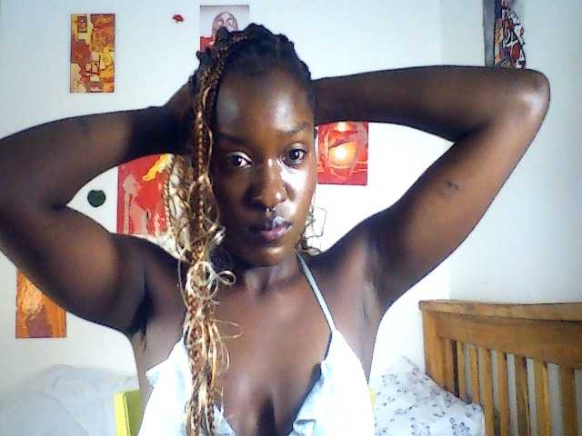 Daisyi live cam on BongaCams