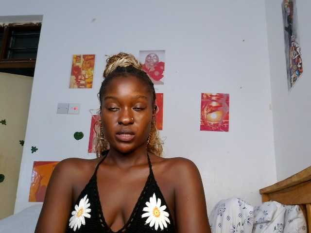 Daisyi live cam on BongaCams