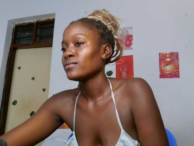 Daisyi live cam on BongaCams