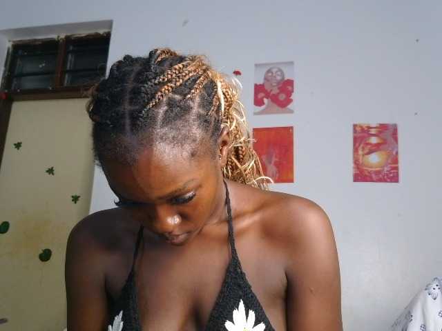 Daisyi live cam on BongaCams