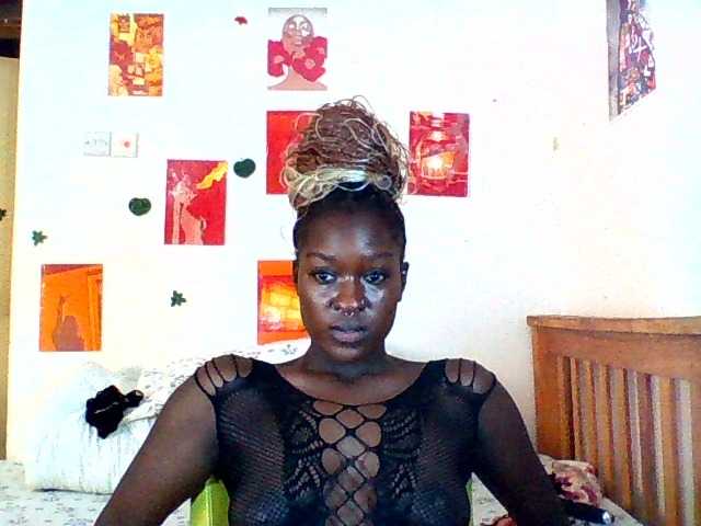 Daisyi live cam on BongaCams