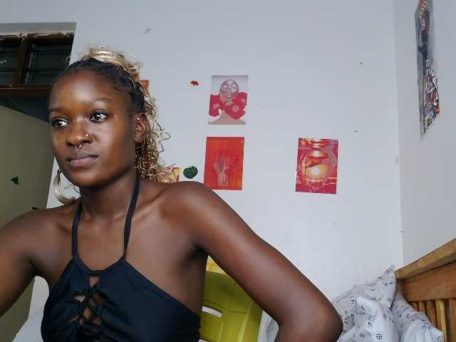 Daisyi live cam on BongaCams