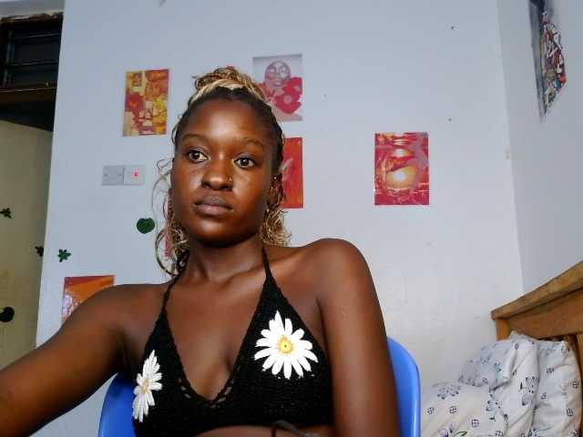 Daisyi live cam on BongaCams
