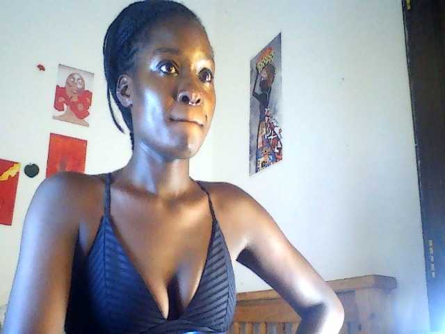 Daisyi live cam on BongaCams