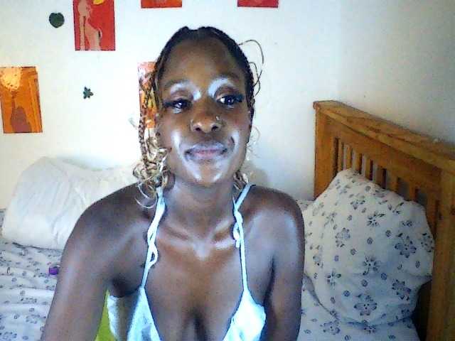 Daisyi live cam on BongaCams