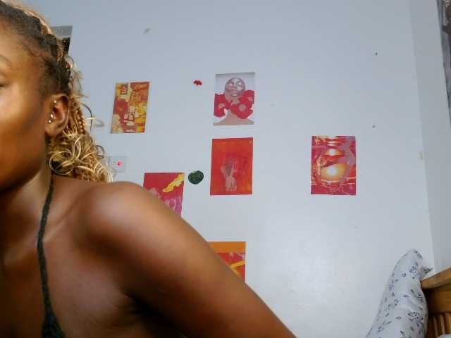 Daisyi live cam on BongaCams