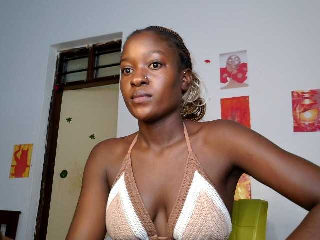 Daisyi live cam on BongaCams