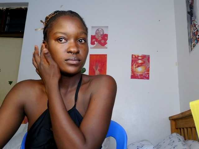 Daisyi live cam on BongaCams