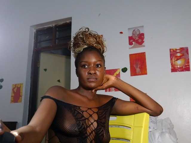 Daisyi live cam on BongaCams