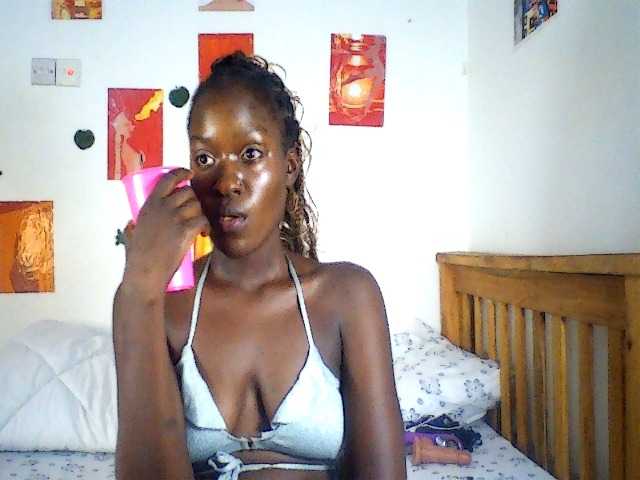 Daisyi live cam on BongaCams
