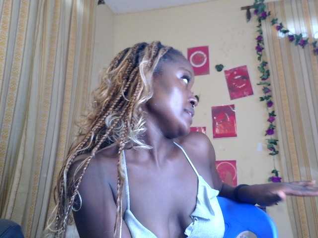 Daisyi live cam on BongaCams