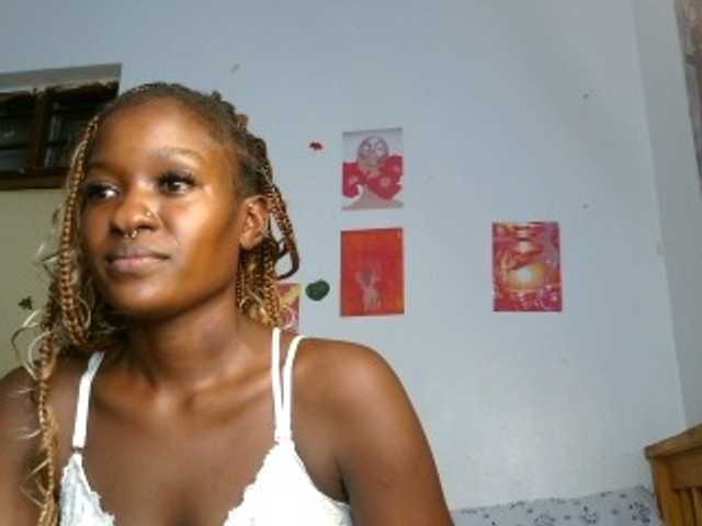 Daisyi live cam on BongaCams