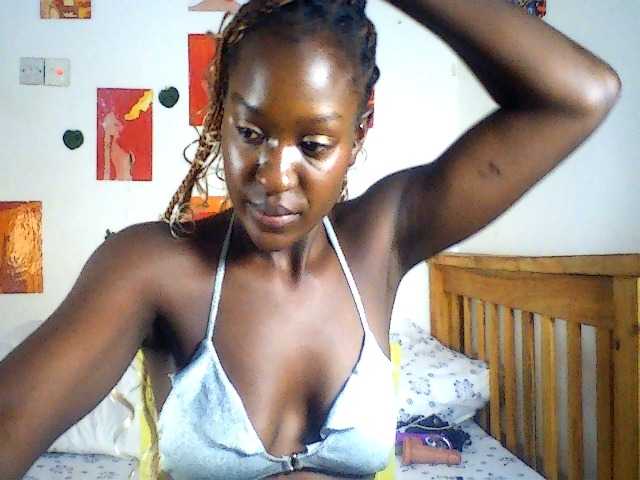 Daisyi live cam on BongaCams