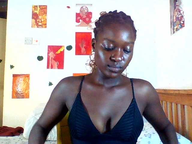 Daisyi live cam on BongaCams