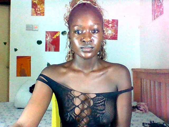 Daisyi live cam on BongaCams