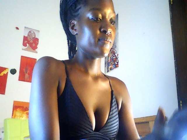 Daisyi live cam on BongaCams