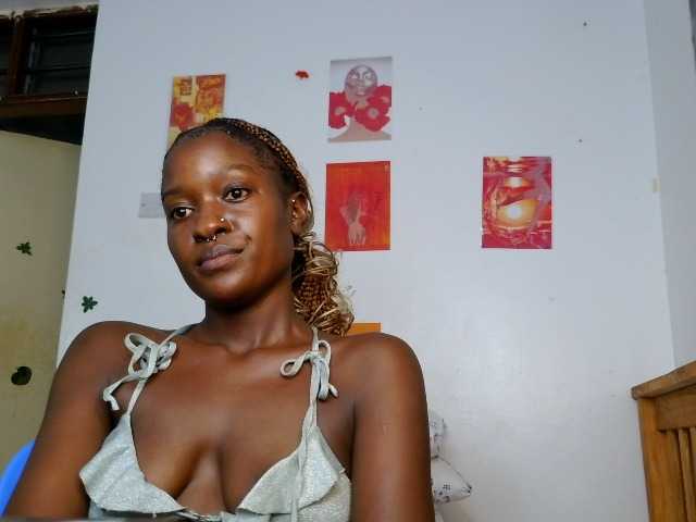 Daisyi live cam on BongaCams