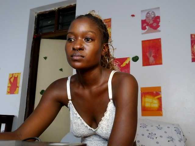 Daisyi live cam on BongaCams