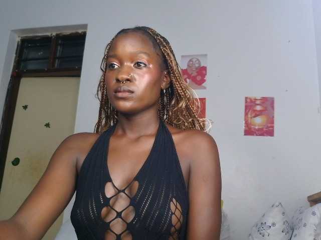 Daisyi live cam on BongaCams