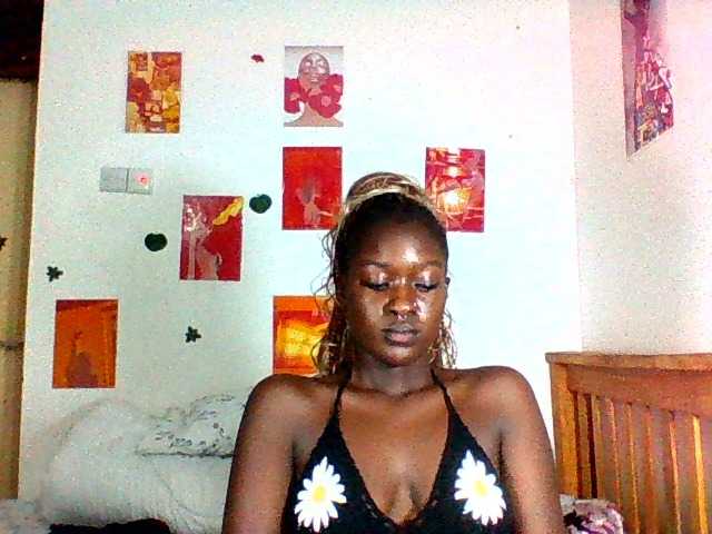 Daisyi live cam on BongaCams