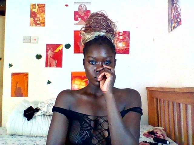 Daisyi, live now on BongaCams