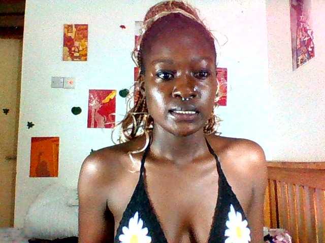 Daisyi, live now on BongaCams