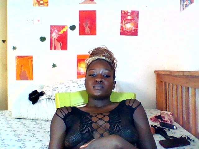 Daisyi live cam on BongaCams