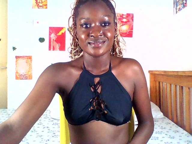 Daisyi live cam on BongaCams