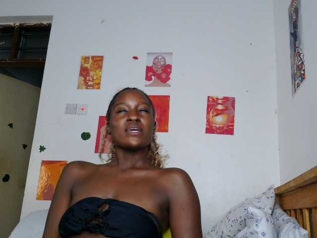 Daisyi live cam on BongaCams
