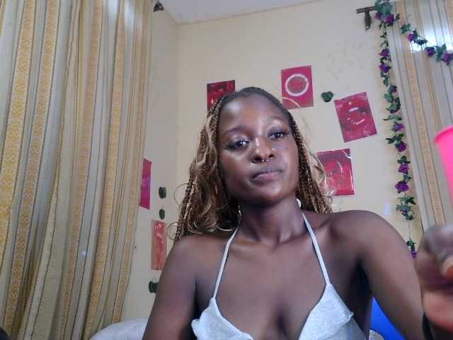 Daisyi live cam on BongaCams