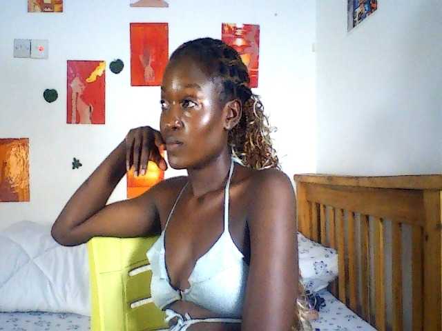 Daisyi live cam on BongaCams